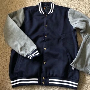 Men’s jacket with attachable hood